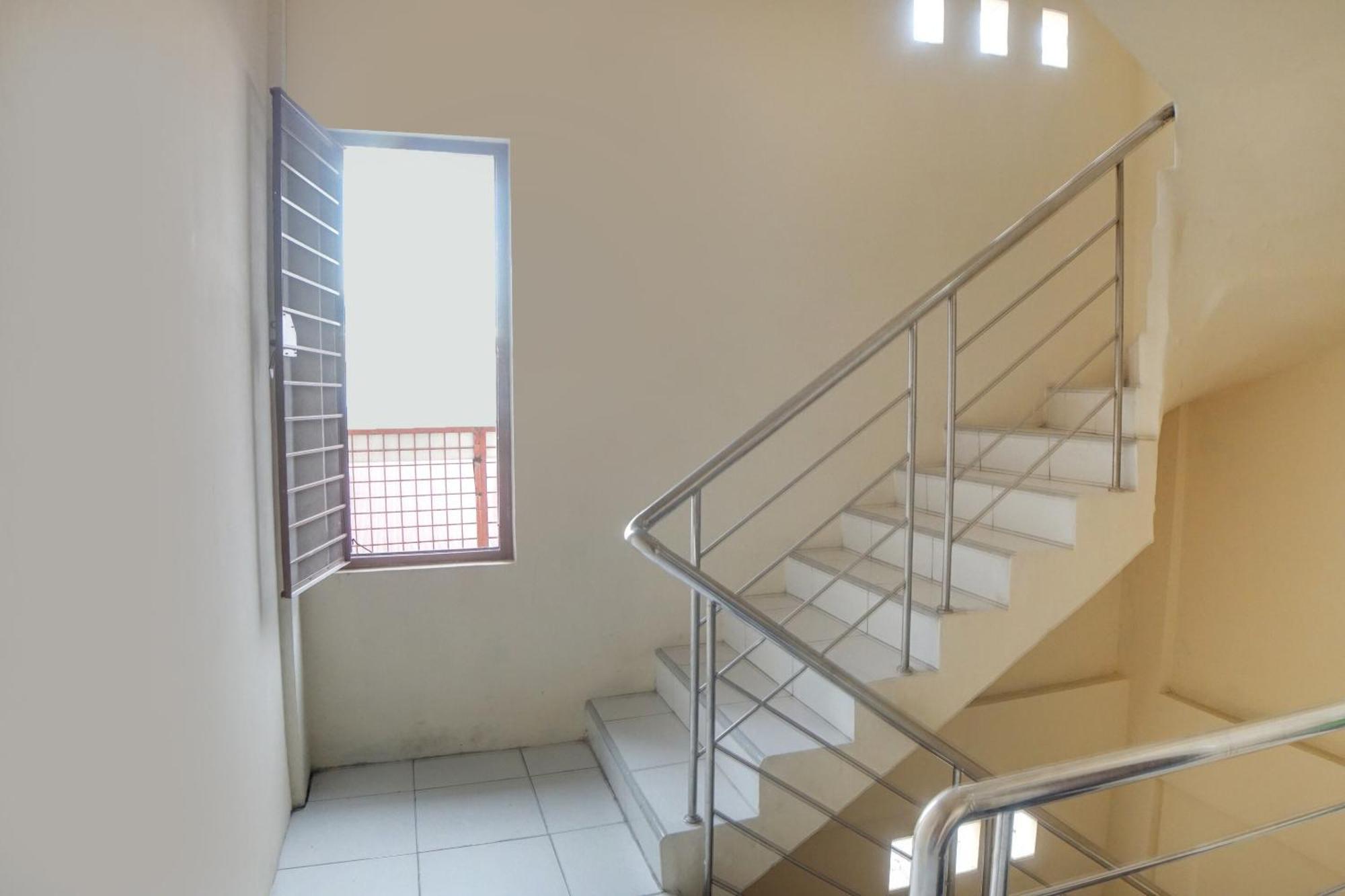 Spot On 91977 Kost Ketapang Syariah Hotel Medan Eksteriør billede
