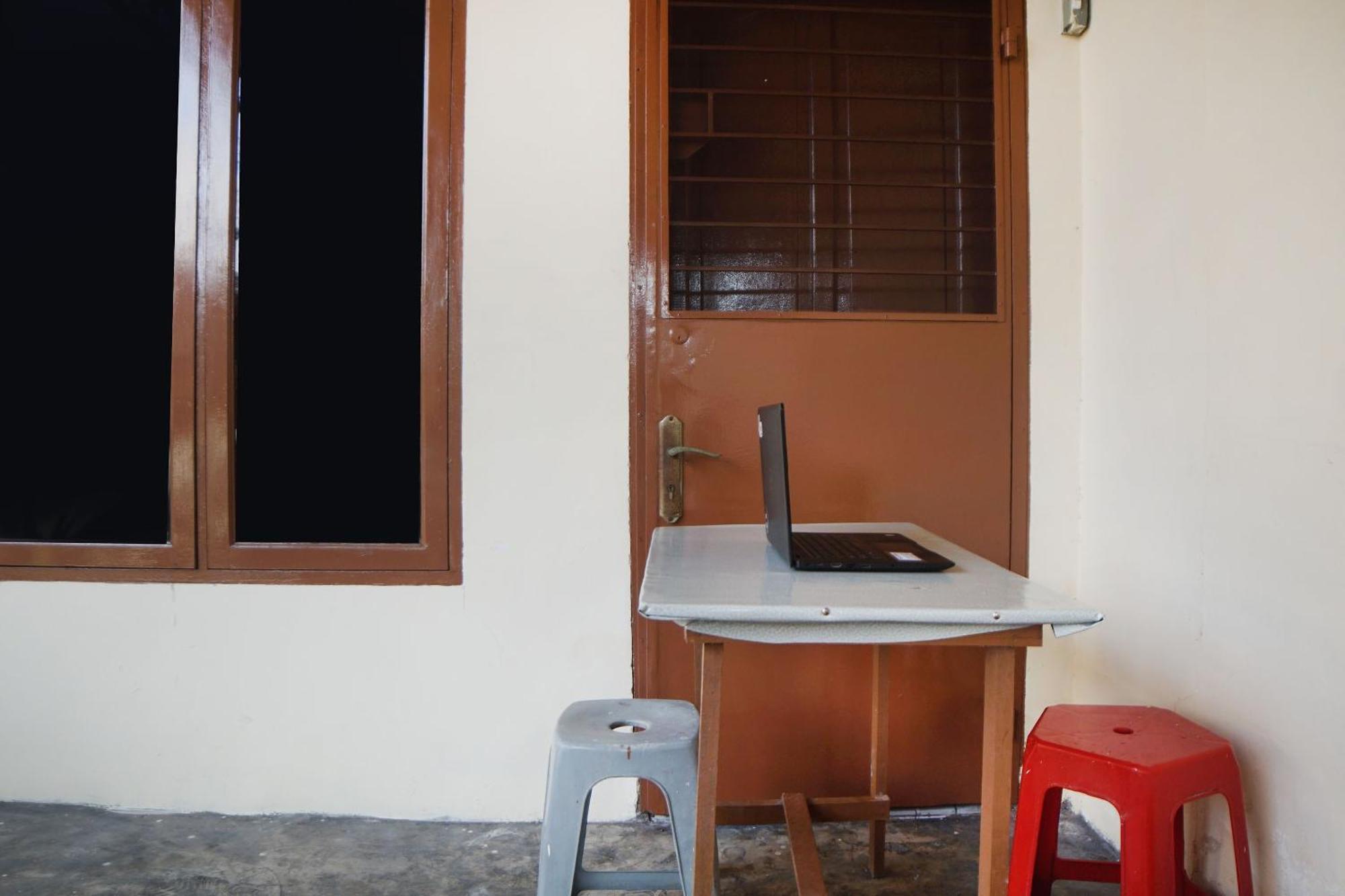 Spot On 91977 Kost Ketapang Syariah Hotel Medan Eksteriør billede