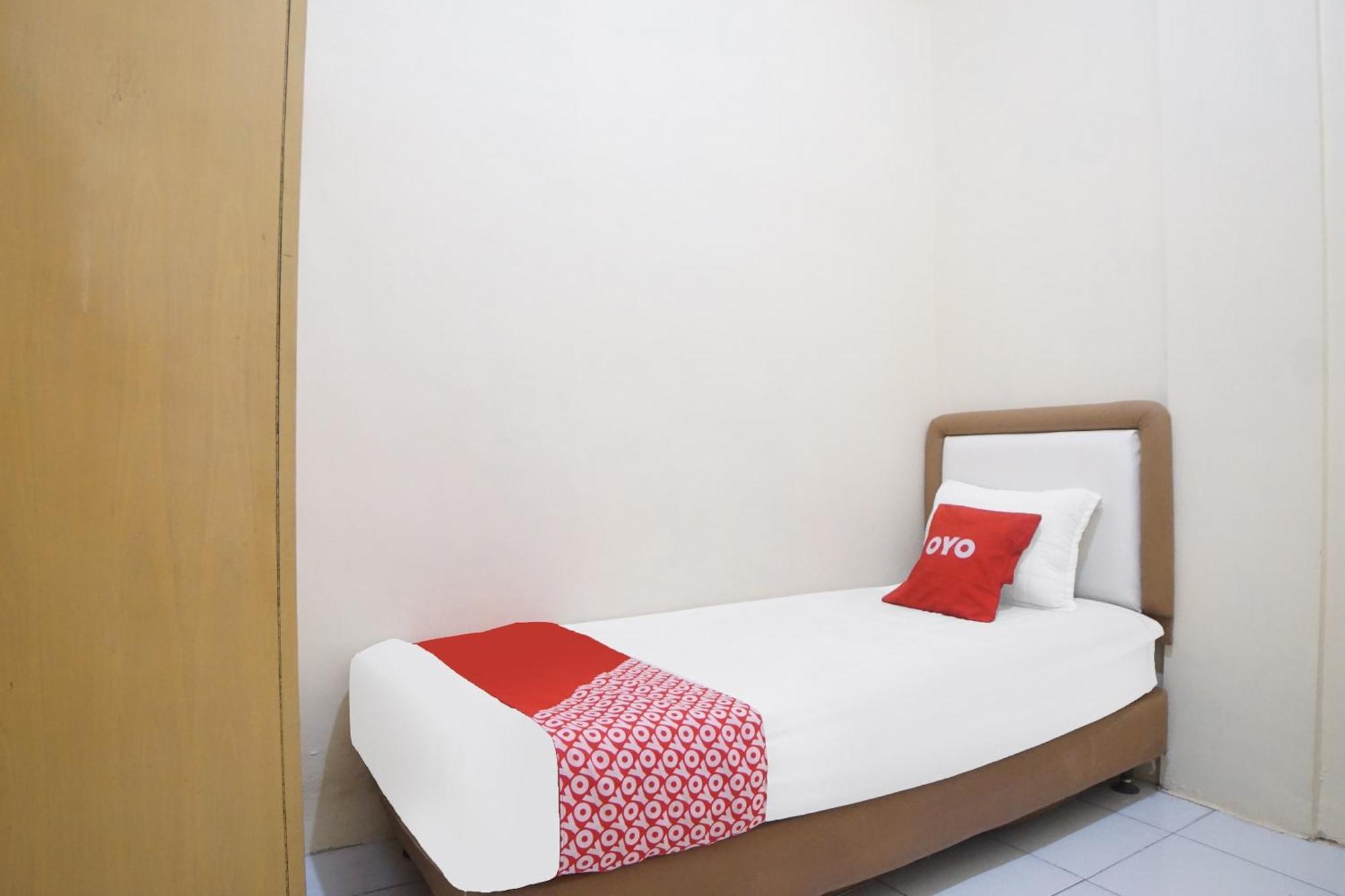 Spot On 91977 Kost Ketapang Syariah Hotel Medan Eksteriør billede