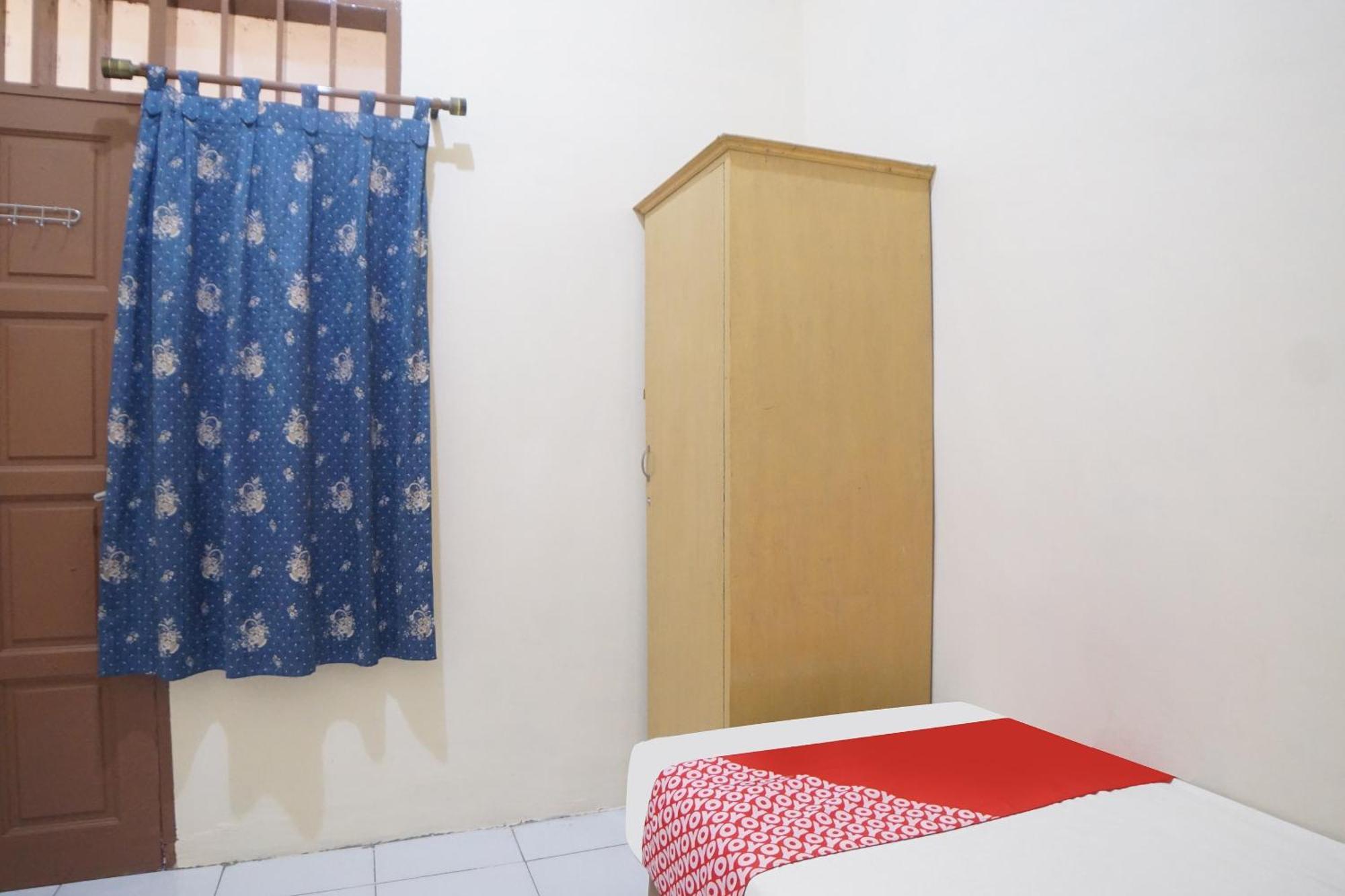 Spot On 91977 Kost Ketapang Syariah Hotel Medan Eksteriør billede