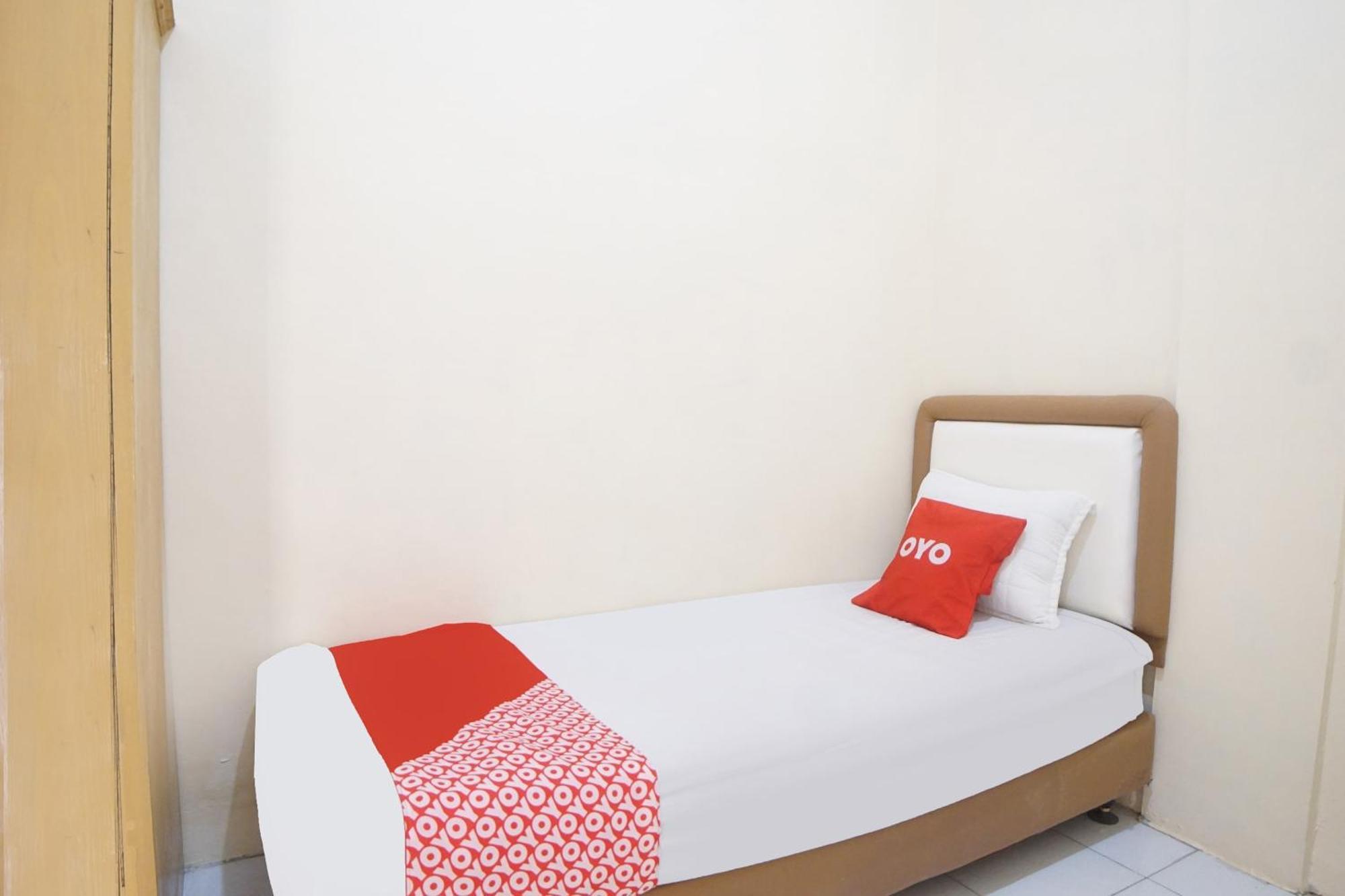 Spot On 91977 Kost Ketapang Syariah Hotel Medan Eksteriør billede