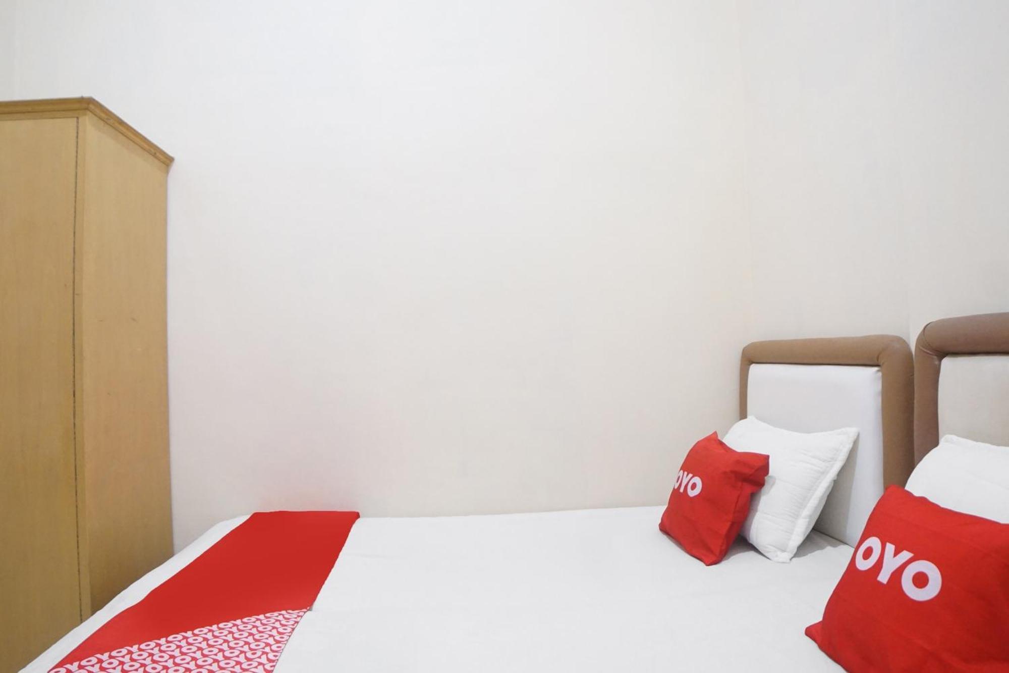 Spot On 91977 Kost Ketapang Syariah Hotel Medan Eksteriør billede