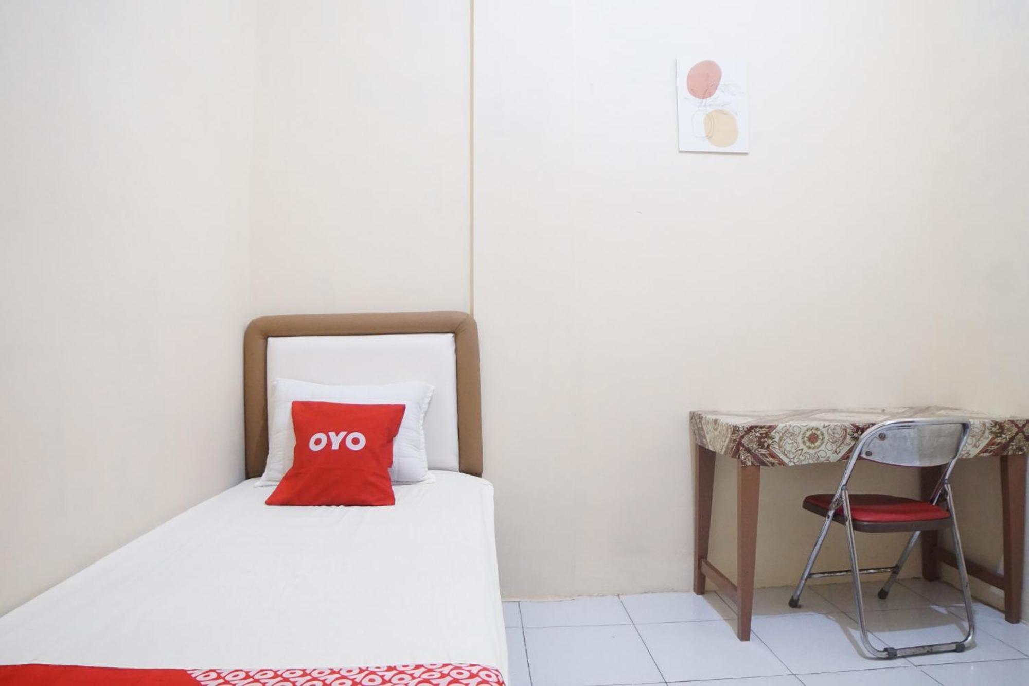 Spot On 91977 Kost Ketapang Syariah Hotel Medan Eksteriør billede