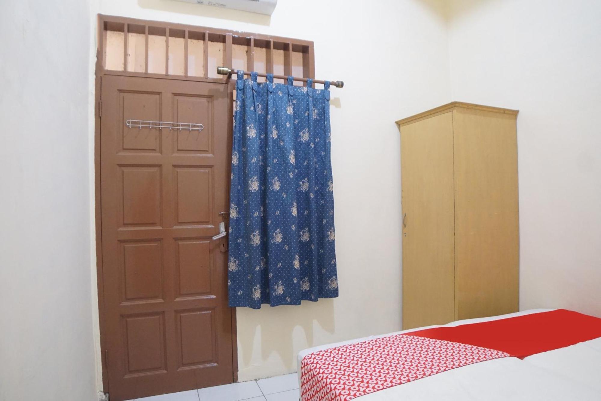 Spot On 91977 Kost Ketapang Syariah Hotel Medan Eksteriør billede