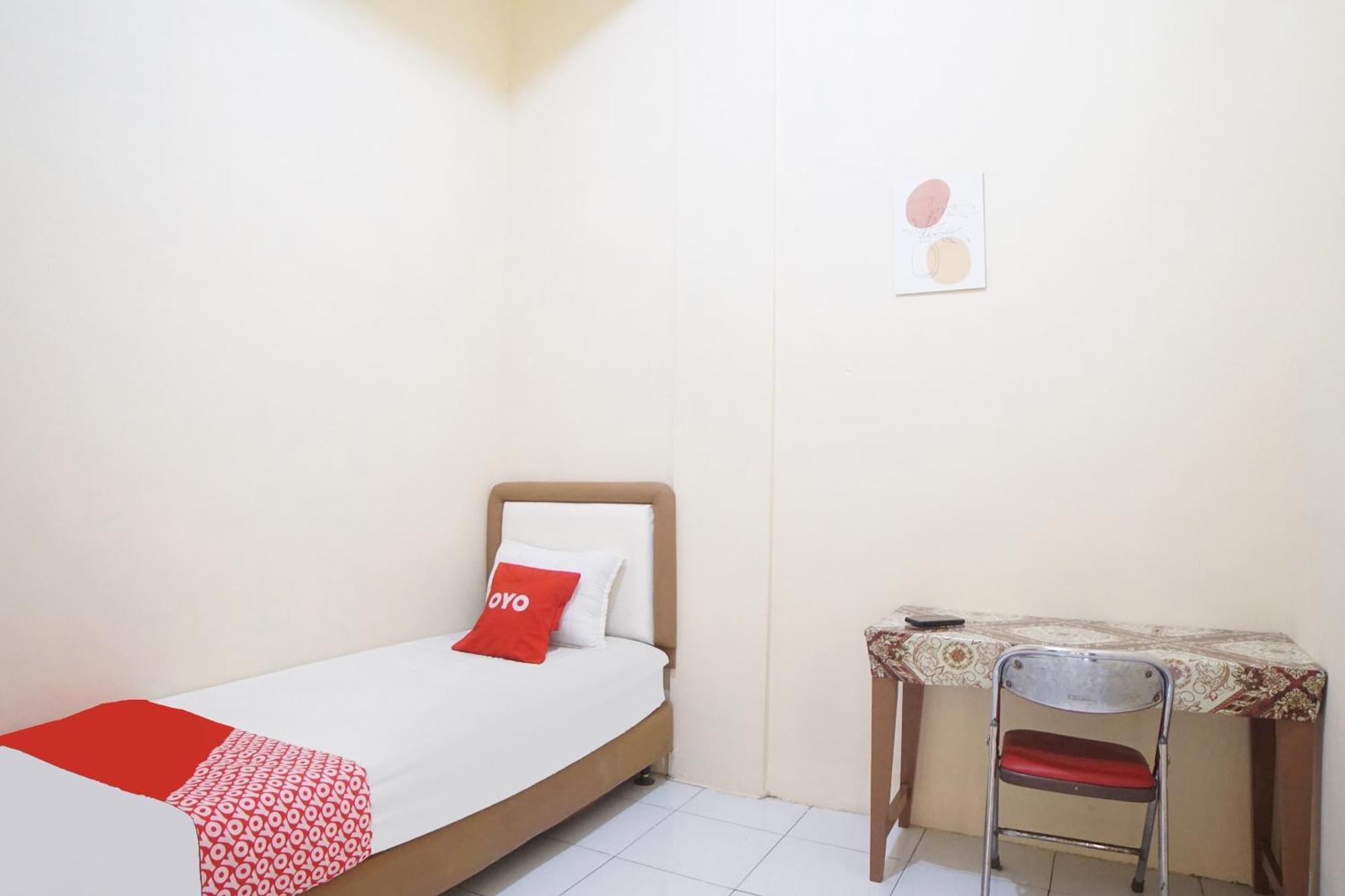 Spot On 91977 Kost Ketapang Syariah Hotel Medan Eksteriør billede